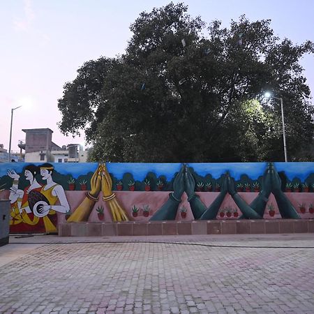 Hotel Sainik Grand Varanasi Bagian luar foto