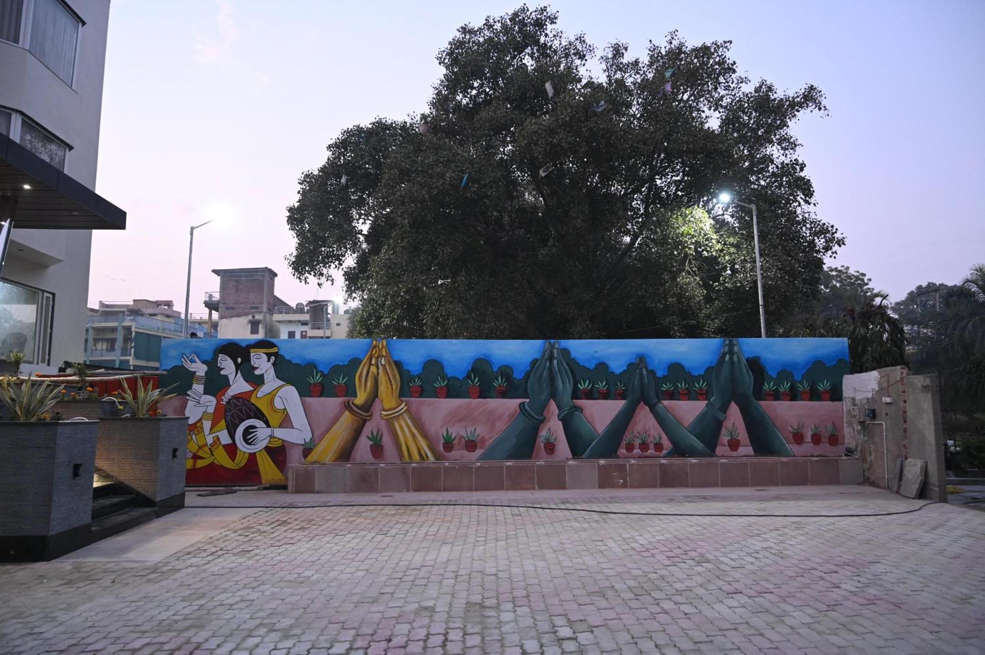 Hotel Sainik Grand Varanasi Bagian luar foto