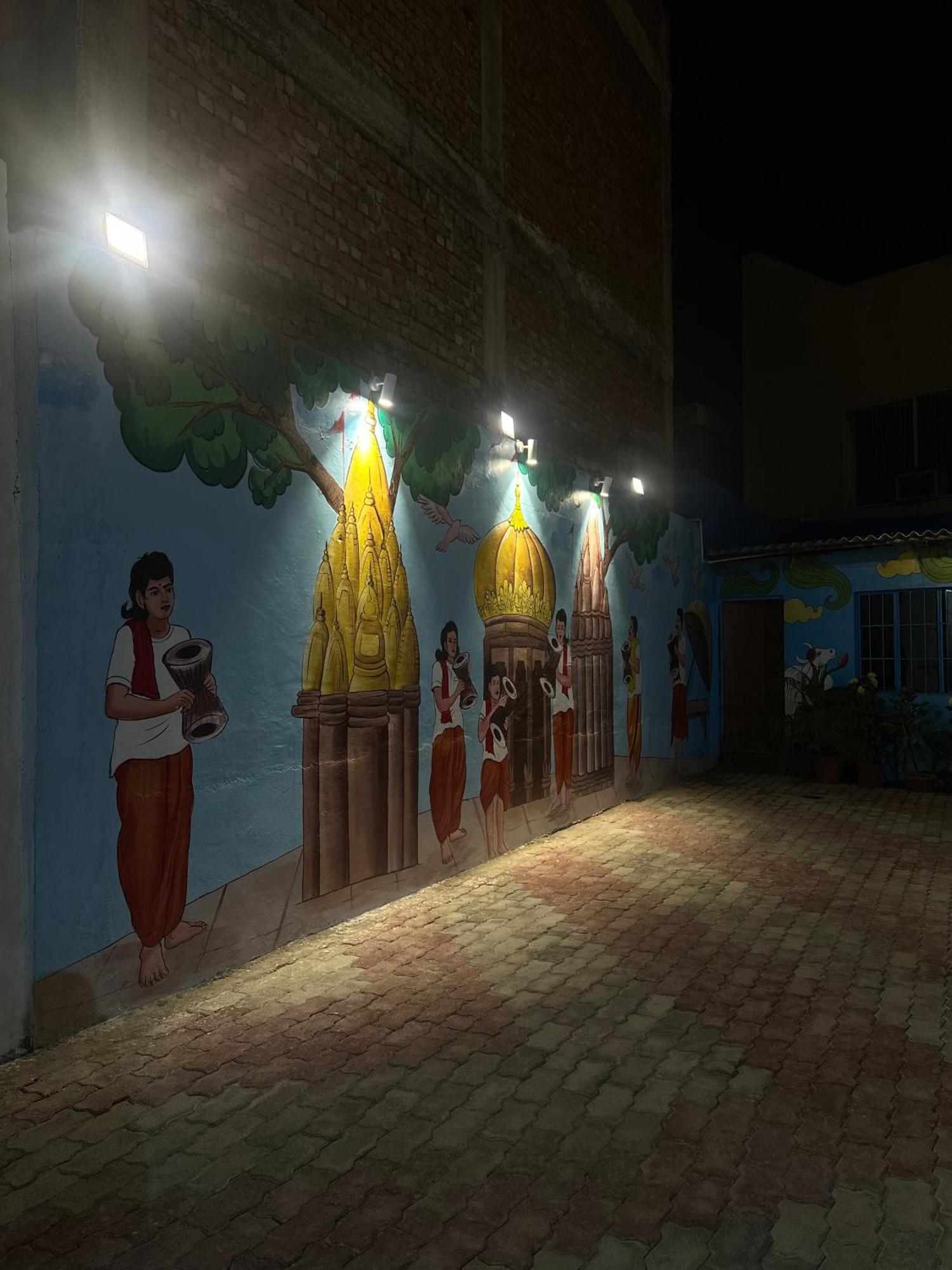 Hotel Sainik Grand Varanasi Bagian luar foto